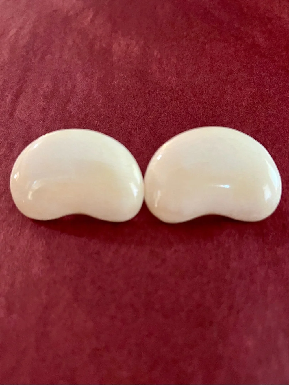 Vintage 70s Cream Kidney Bean Statement Stud Earrings Abstract Retro Costume